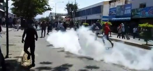 Enfrentamientos entre la GNB y manifestantes en Carora #23Ene (video)