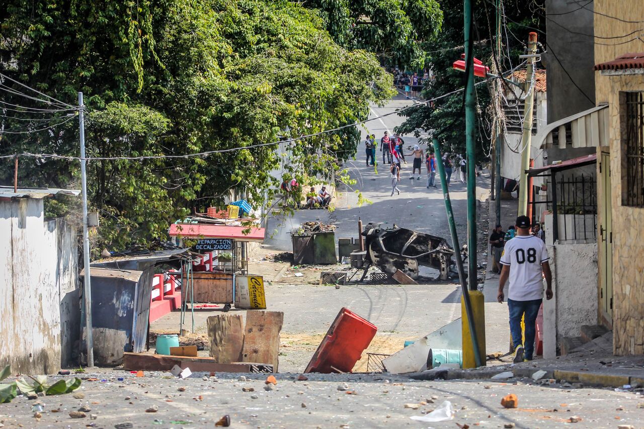 EN IMÁGENES: Así fue la protesta de vecinos de Cotiza en apoyo al alzamiento de la GNB