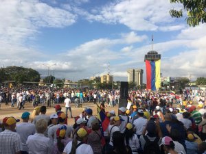 9:30 am Larenses inician concentración en la Catedral de Barquisimeto (Fotos y video)
