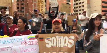 8:50 am “Este Gobierno va a caer” grita grupo de caraqueños en la avenida Libertador (VIDEO)