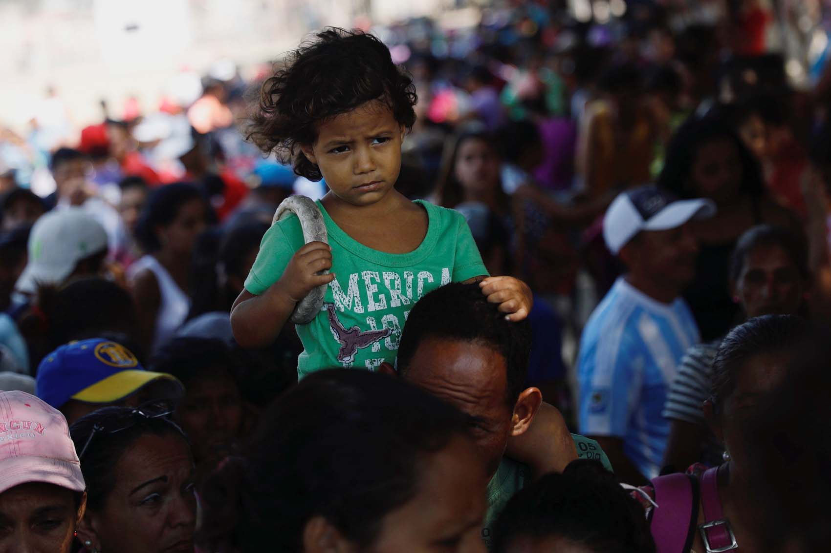 El estremecedor relato de un niño venezolano: Me duele mucho la barriga porque no como (VIDEO)