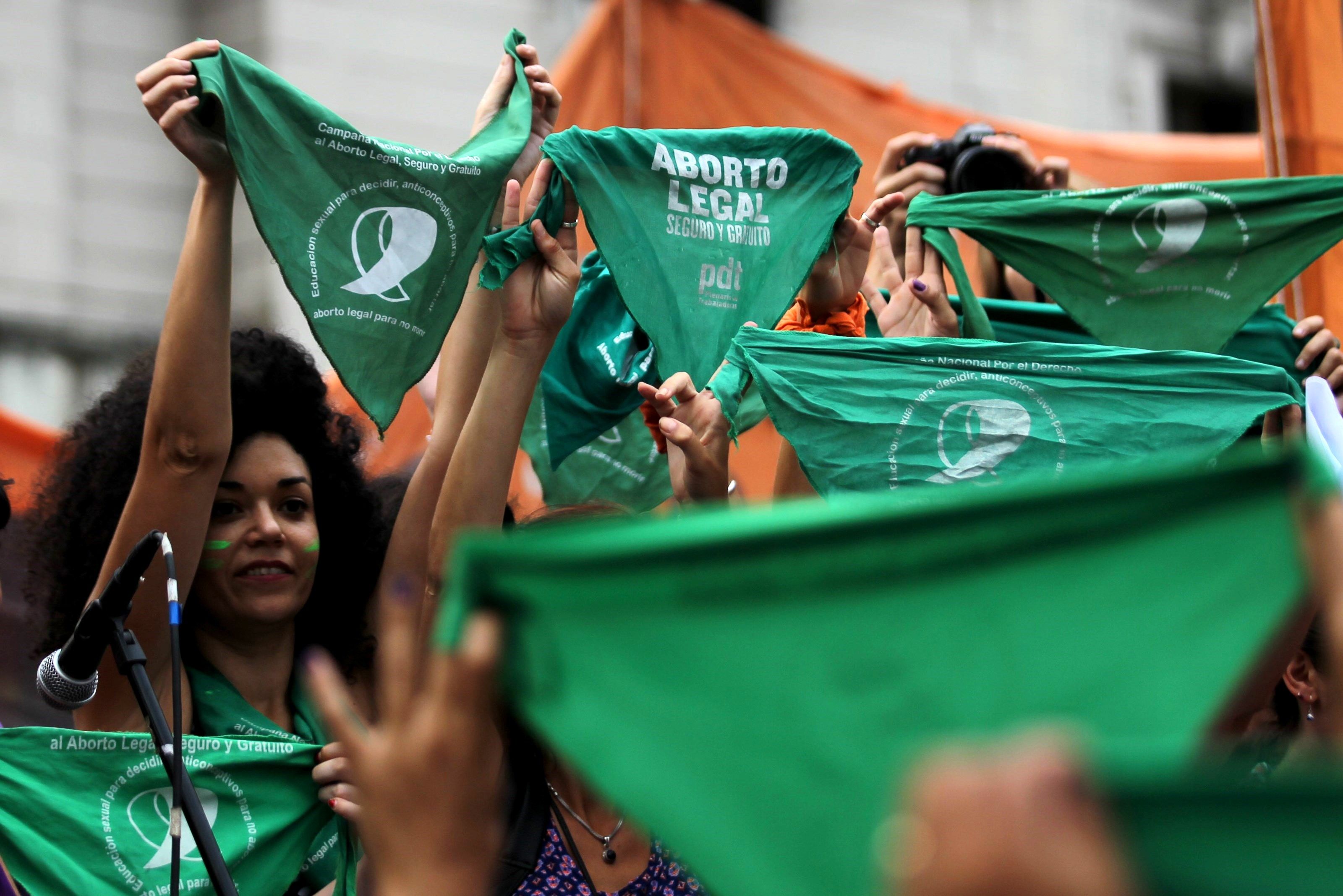 Pañuelazo verde en Argentina para pedirle al Estado dureza contra la violencia (Fotos)