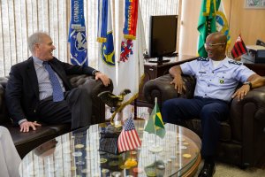 Secretario de la Armada de EEUU también se reunió con altos mandos de Brasil (FOTOS)