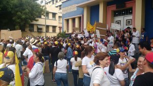Denuncian ataque de colectivos chavistas contra periodistas en el Hospital Central de Barquisimeto