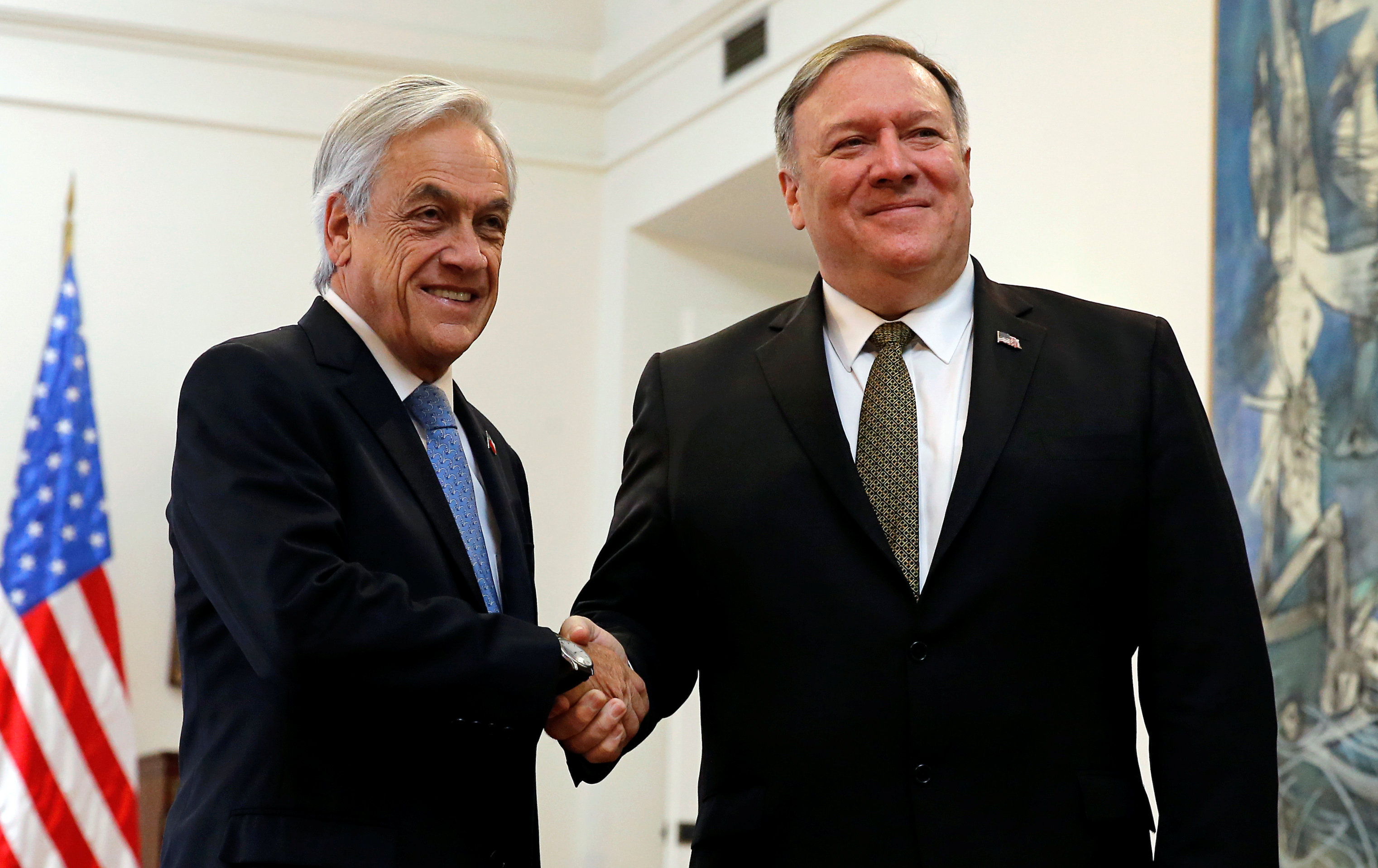 Piñera reitera que se debe descartar intervención militar en Venezuela durante reunión con Pompeo