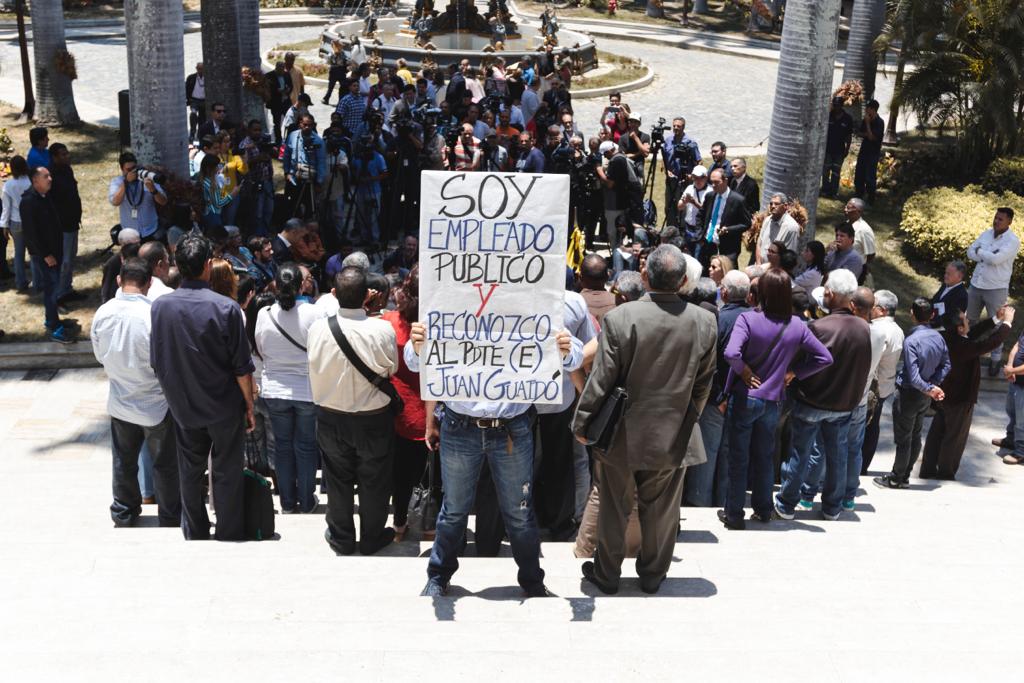 Trabajadores públicos se unen a Guaidó en la fase definitiva de la Operación Libertad (Fotos)