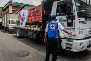 EN FOTOS: De Maiquetía a Caracas, así fue la llegada de la ayuda humanitaria por parte de la Cruz Roja INTERNACIONAL
