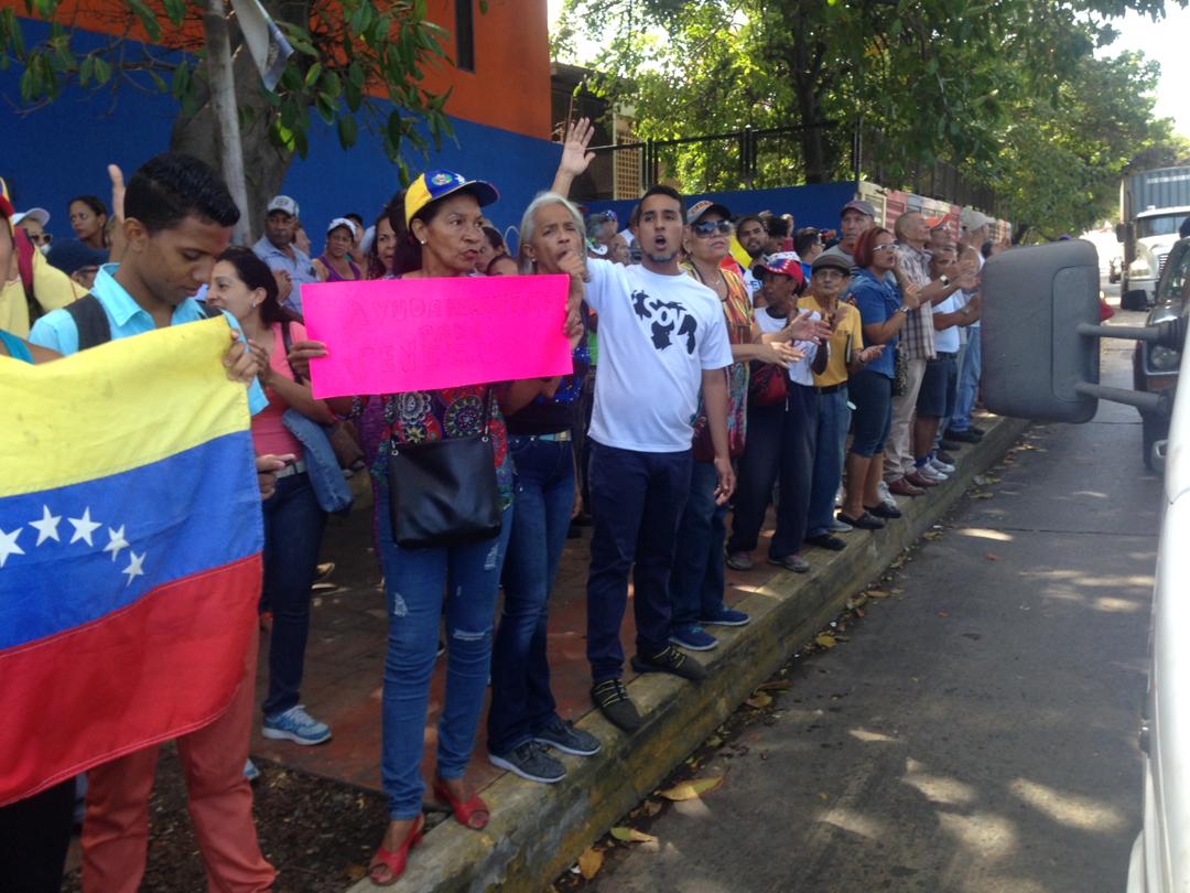 Juan Freites denuncia que paramilitares lanzaron amoniaco a manifestantes en Vargas
