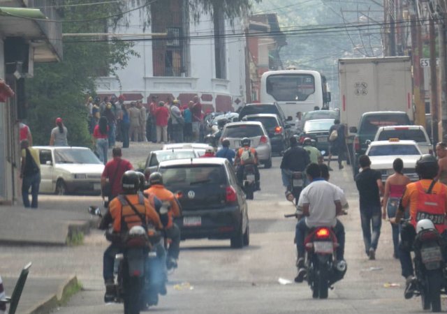 Paramilitares en San Cristobal amedrentan manifestación a favor de Juan Guaidó. 