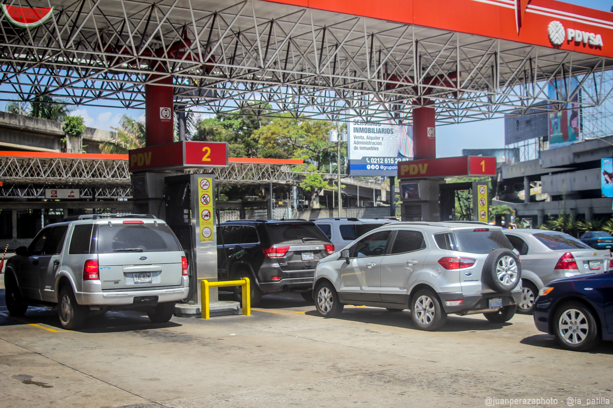 Régimen inmoviliza al país con fallas en el suministro de gasolina