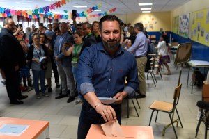 Santiago Abascal, líder del partido español Vox, positivo por coronavirus