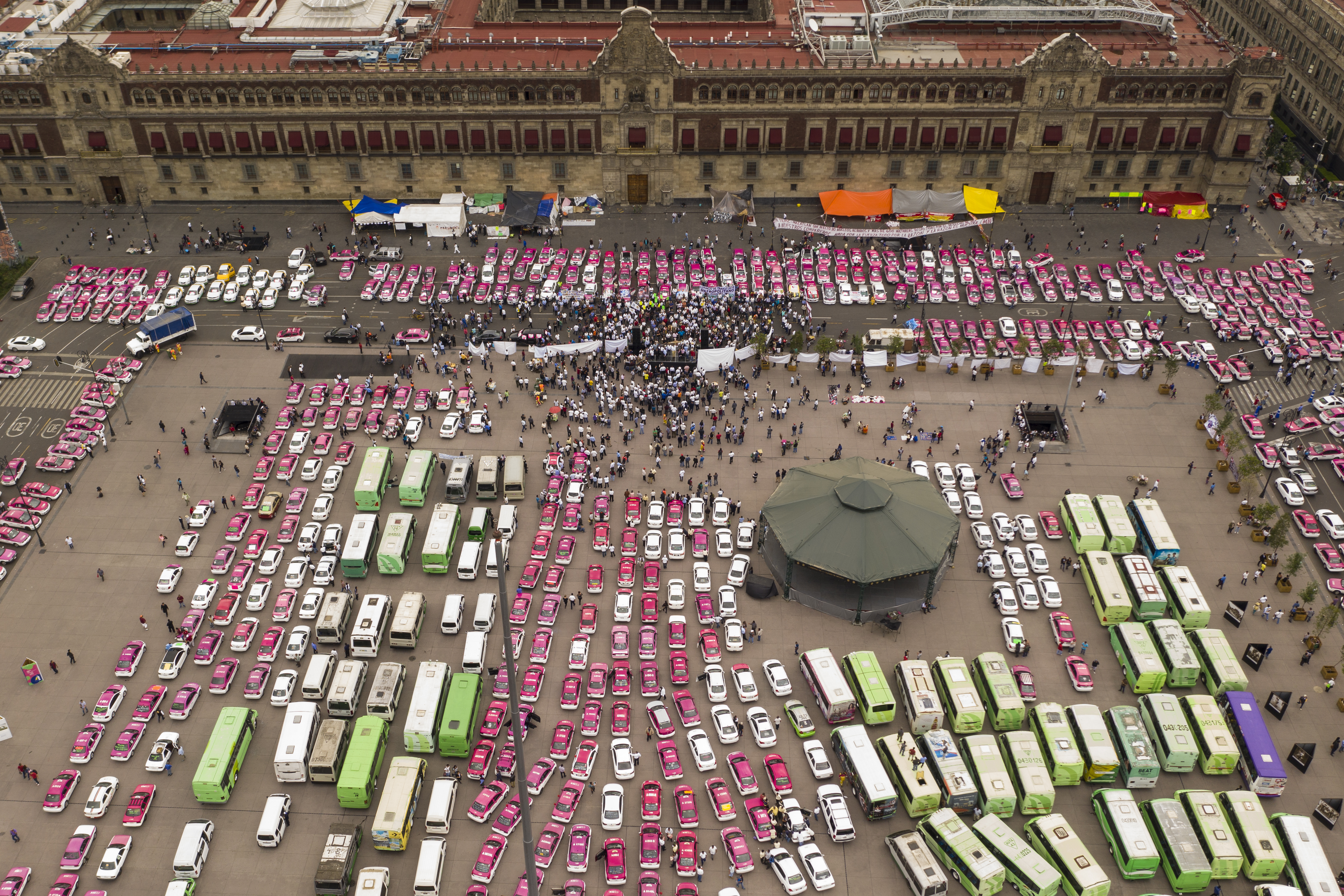 Miles de taxistas protestas contra Uber en México (Fotos)