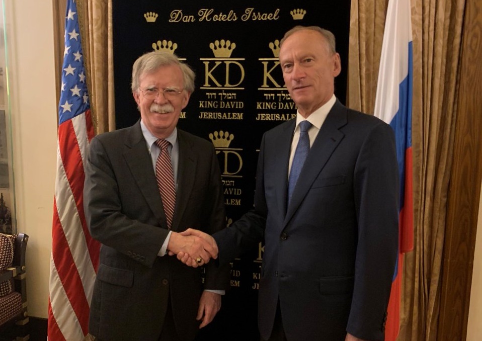 Bolton trató con su homólogo ruso el control de armas en Venezuela y Ucrania
