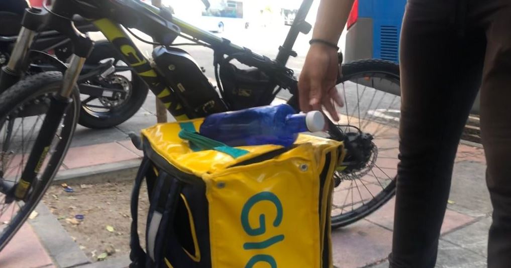 ALnavío: Con la bici y una mochila de Glovo; así sobrevive el éxodo venezolano en Madrid