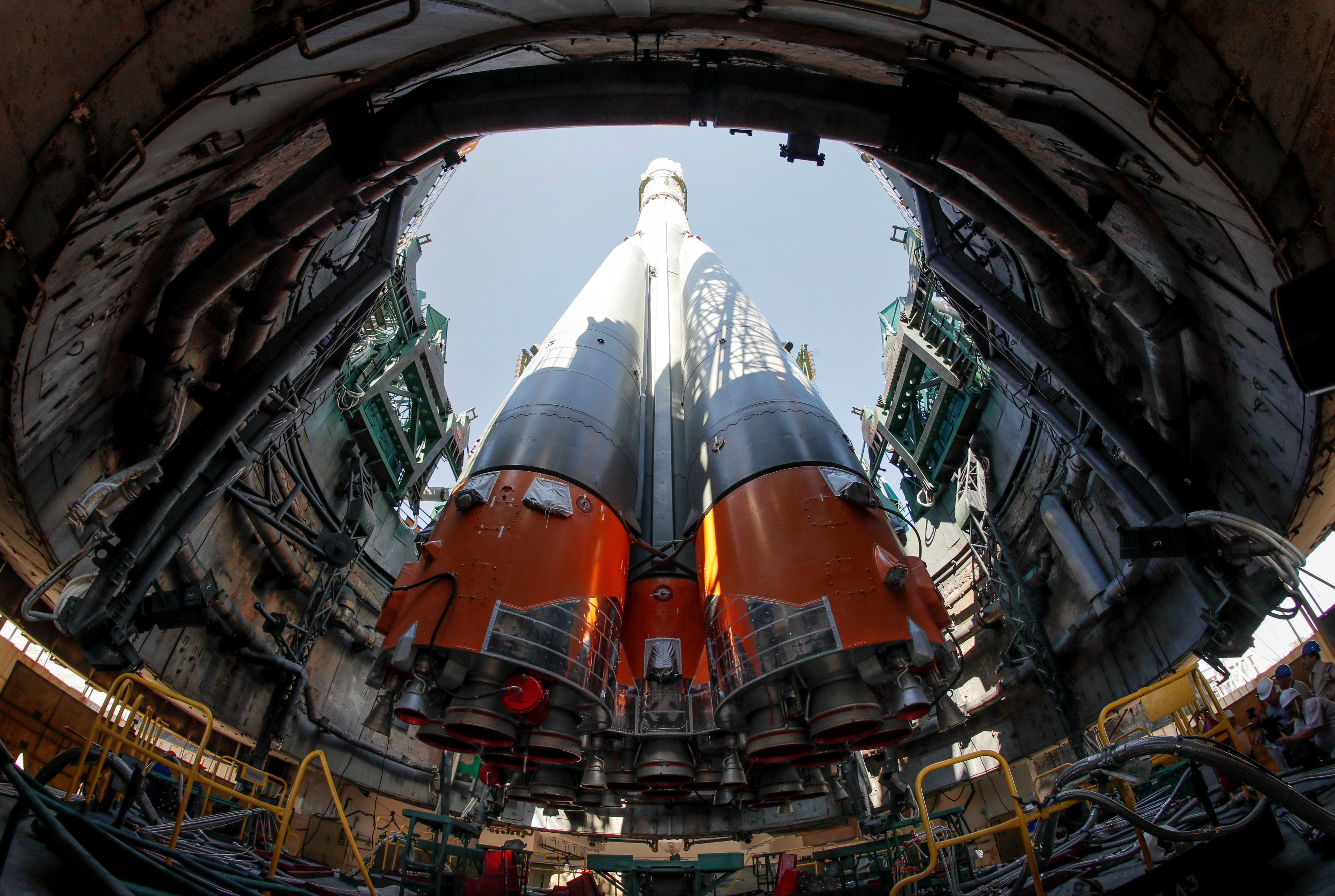 Despega Soyuz hacia la Estación Espacial Internacional con tres tripulantes