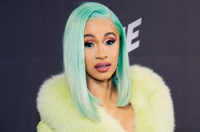 Cardi B se bajó los pantalones para mostrar dónde se tatuó el nombre de su marido (FOTO)