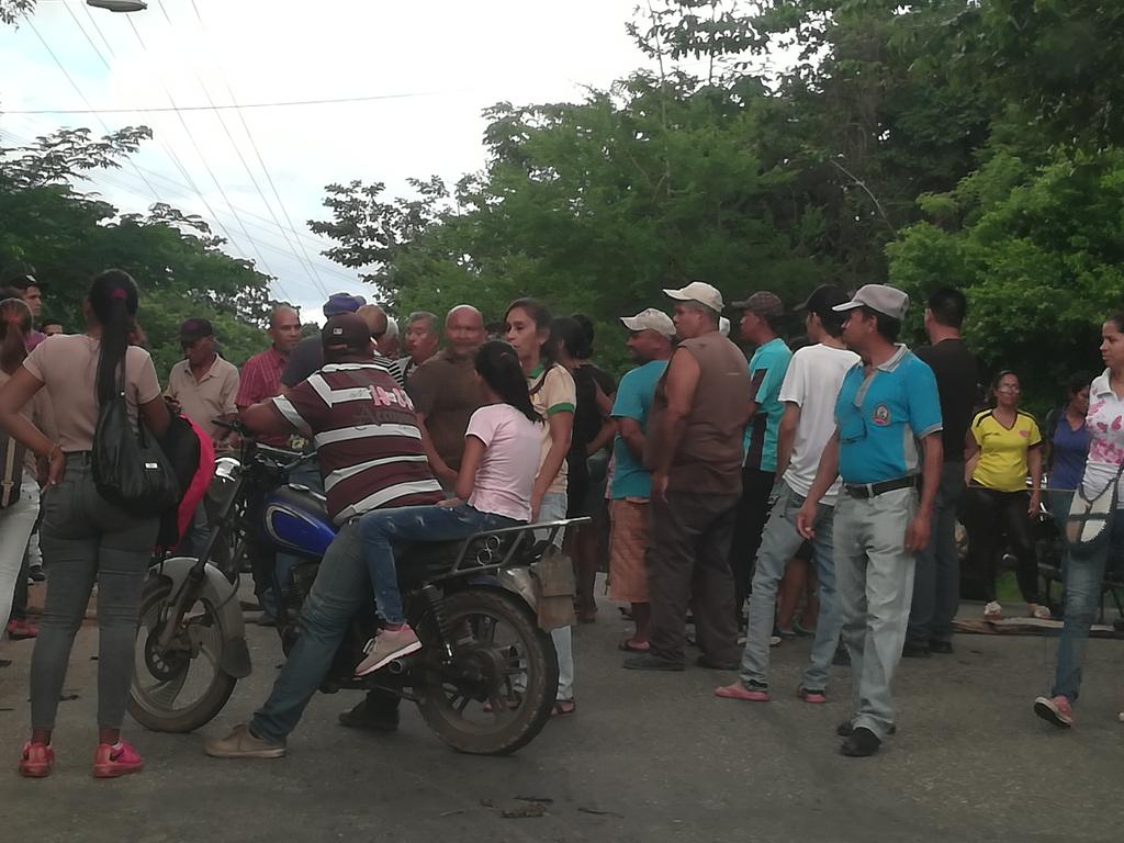 Por tres meses sin servicio de gas, ciudadanos en Cojedes trancaron paso vehicular (FOTOS)