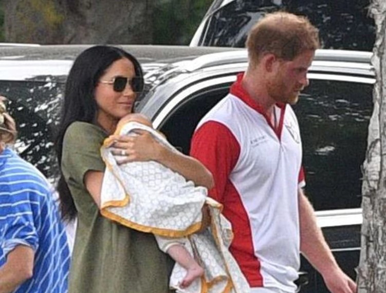 Tras las críticas, Meghan Markle reapareció junto Archie (FOTOS)