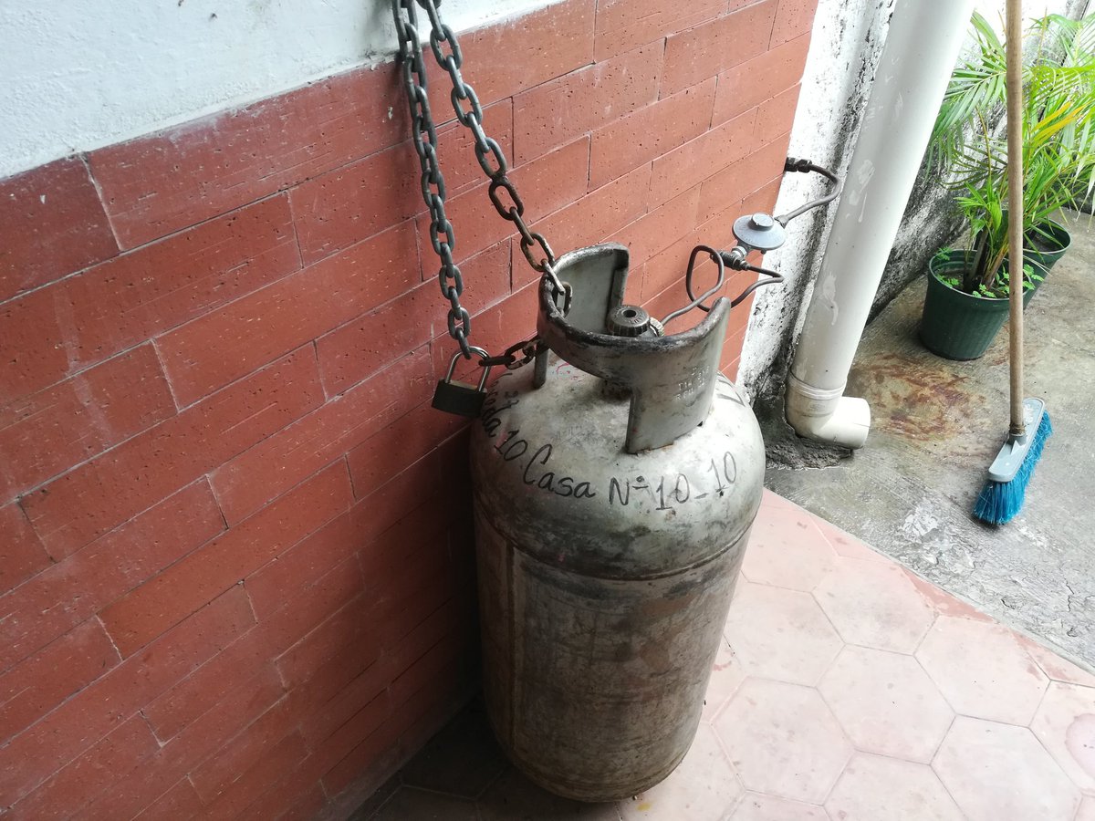 En Cojedes deben encadenar las bombonas de gas para evitar robos (fotos)