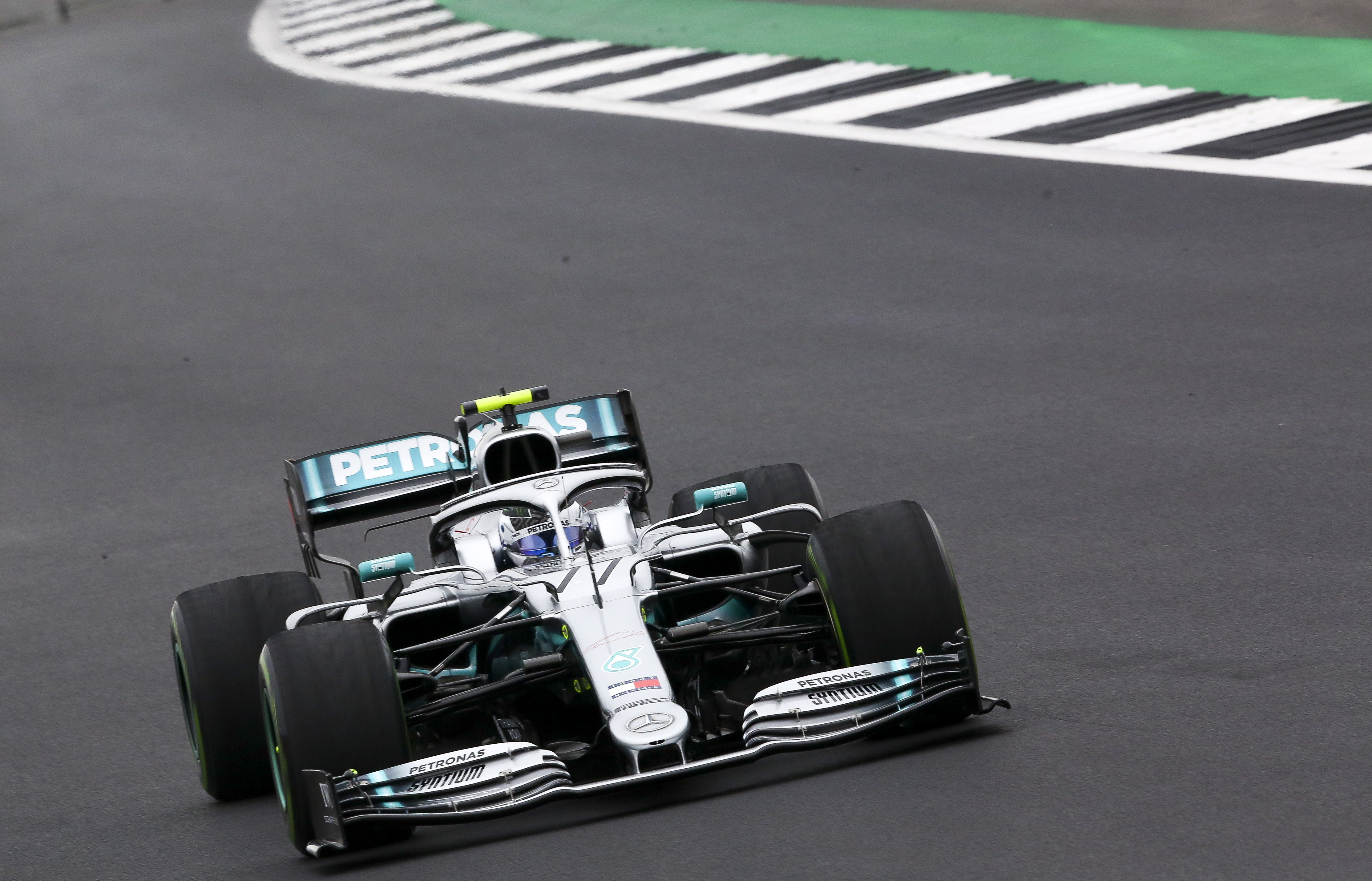 Valtteri Bottas firma la pole en Silverstone