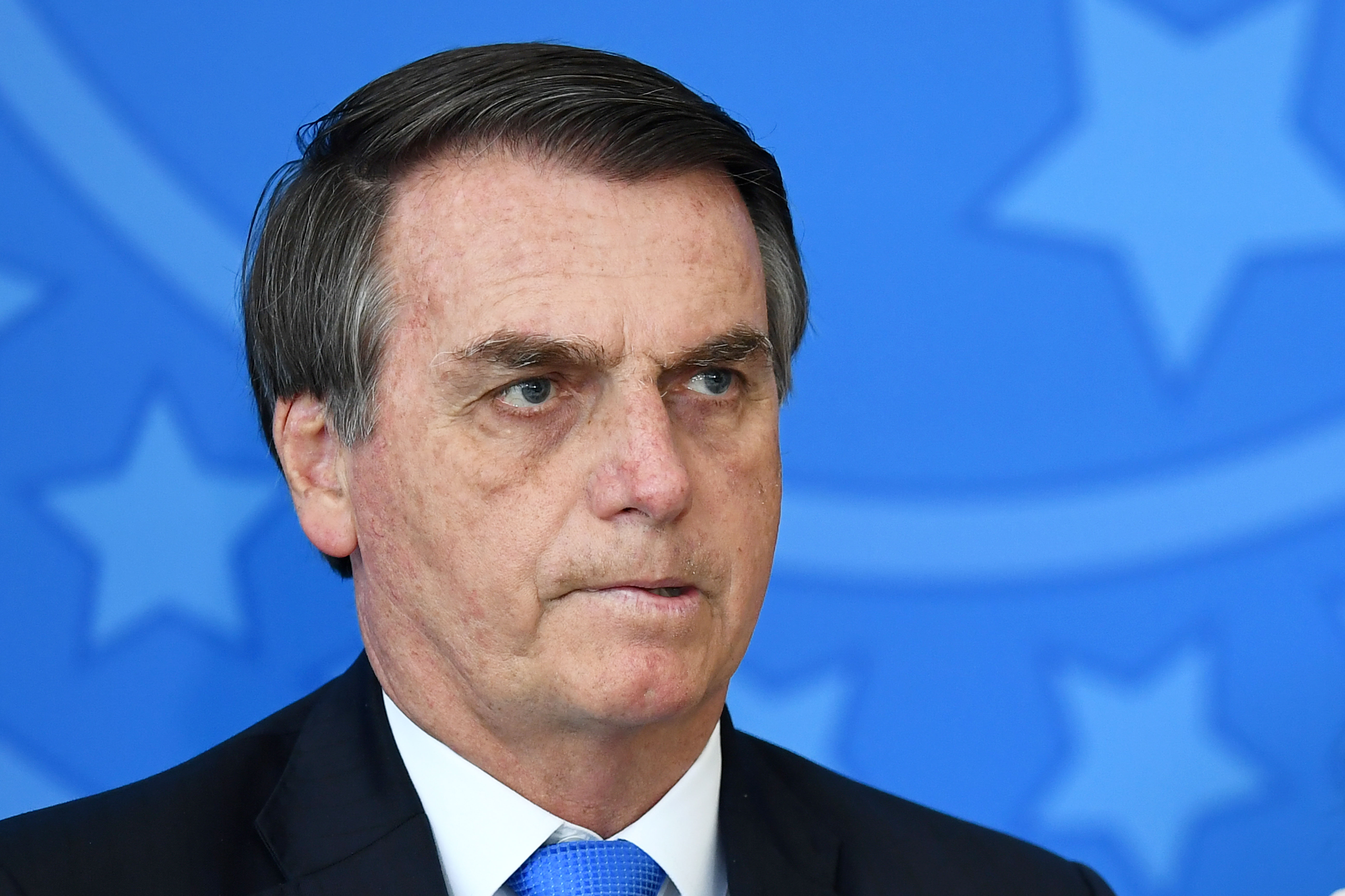 Bolsonaro criticó medidas de distanciamiento pese a agravamiento de pandemia