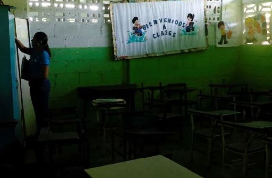 “¡Destrucción TOTAL!”: Cómo evalúan los docentes de Caracas el descalabro de Aristóbulo Istúriz