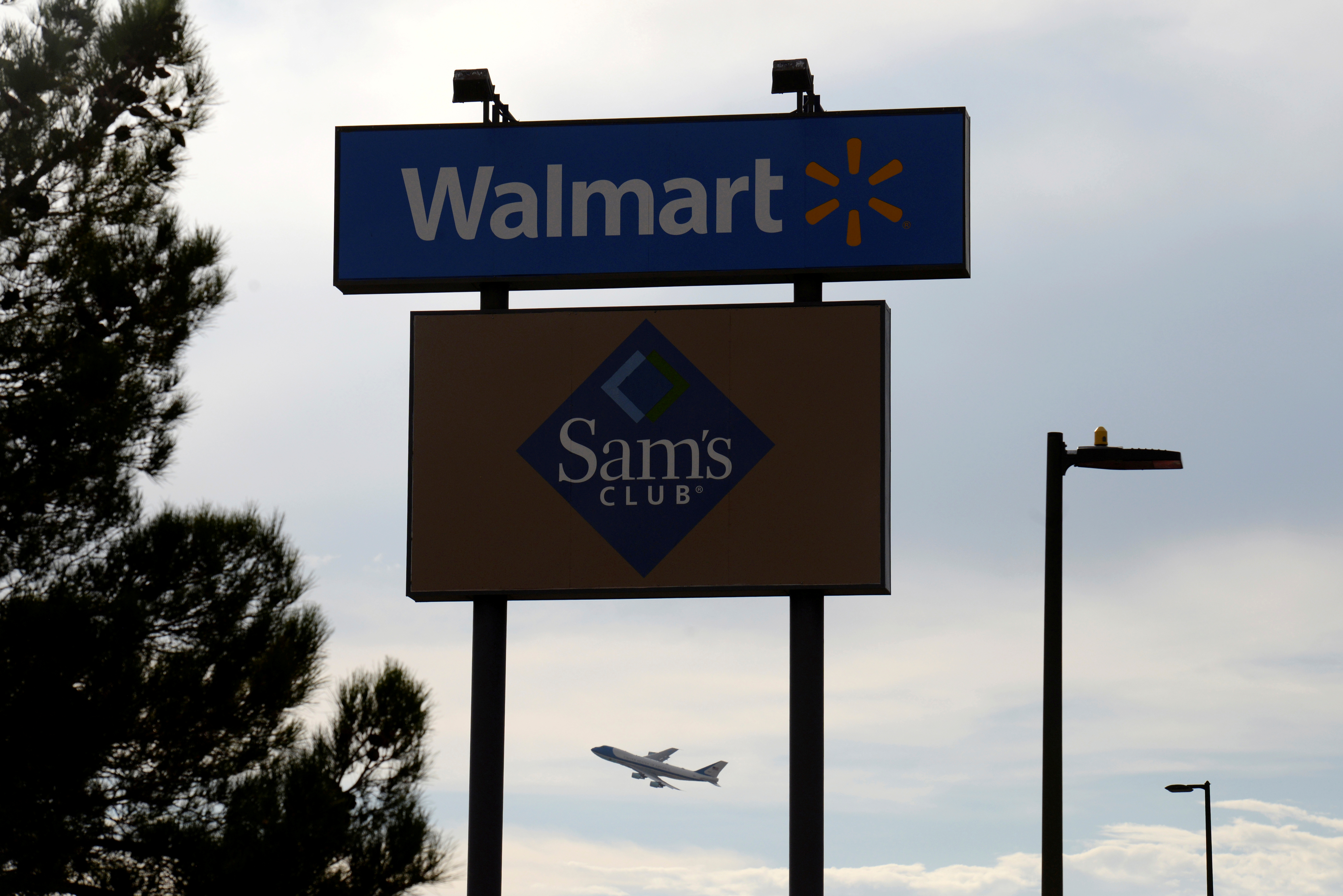 Reabren almacenes de Walmart en EEUU donde murieron 22 personas en tiroteo