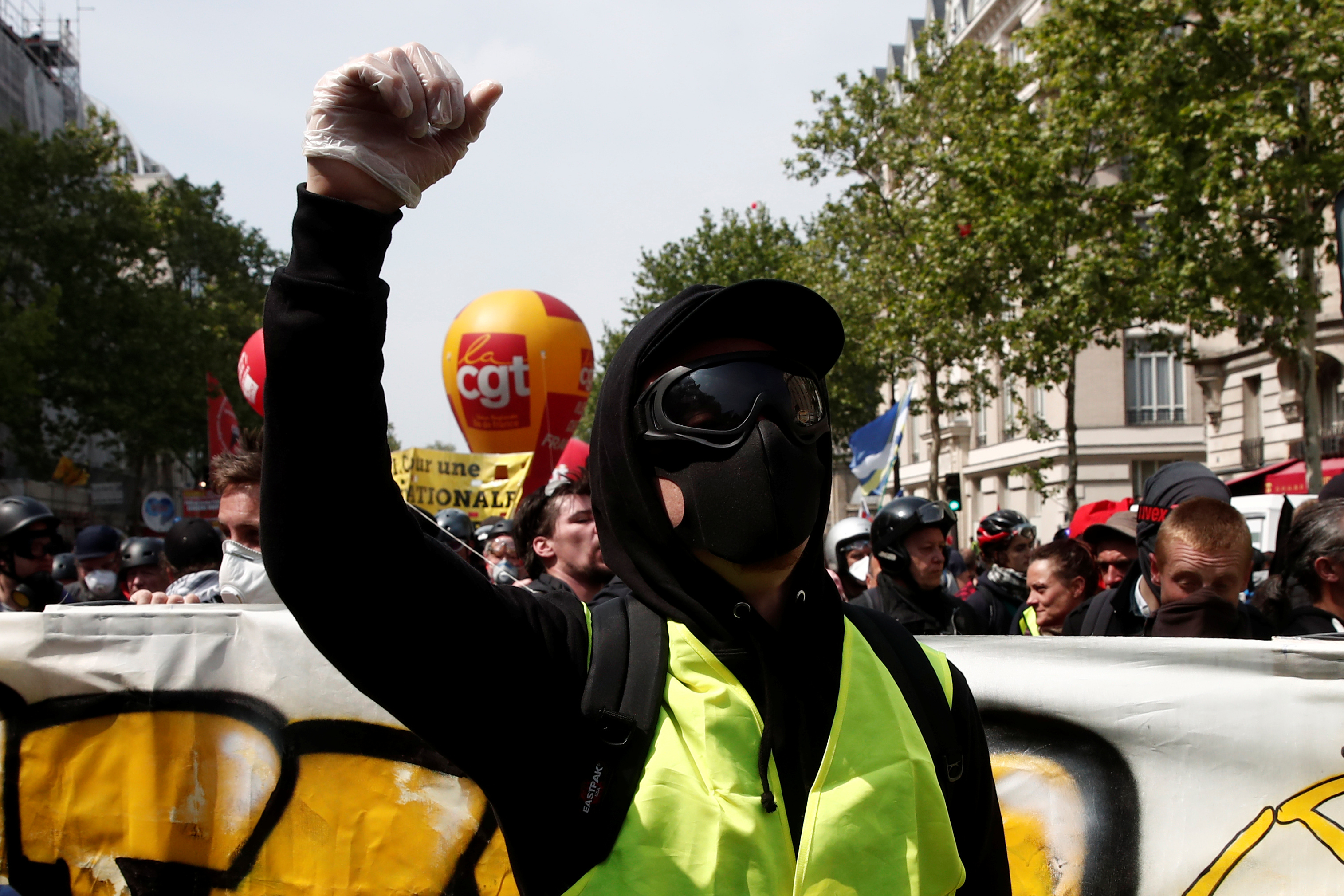 Los chalecos amarillos franceses se unen contra la cumbre del G7