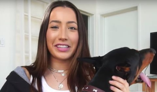 Youtuber maltrató y escupió a su perro en plena grabación y así reaccionaron sus seguidores (VIDEO)