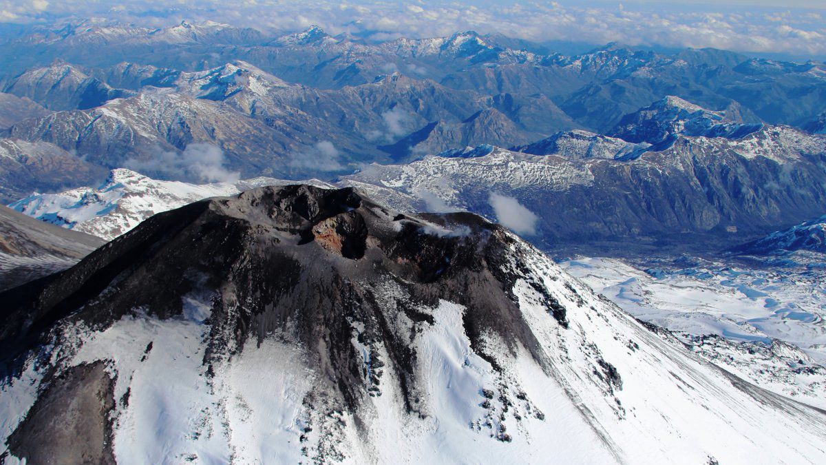 Confirman aumento de actividad explosiva en el volcán Chillán de Chile