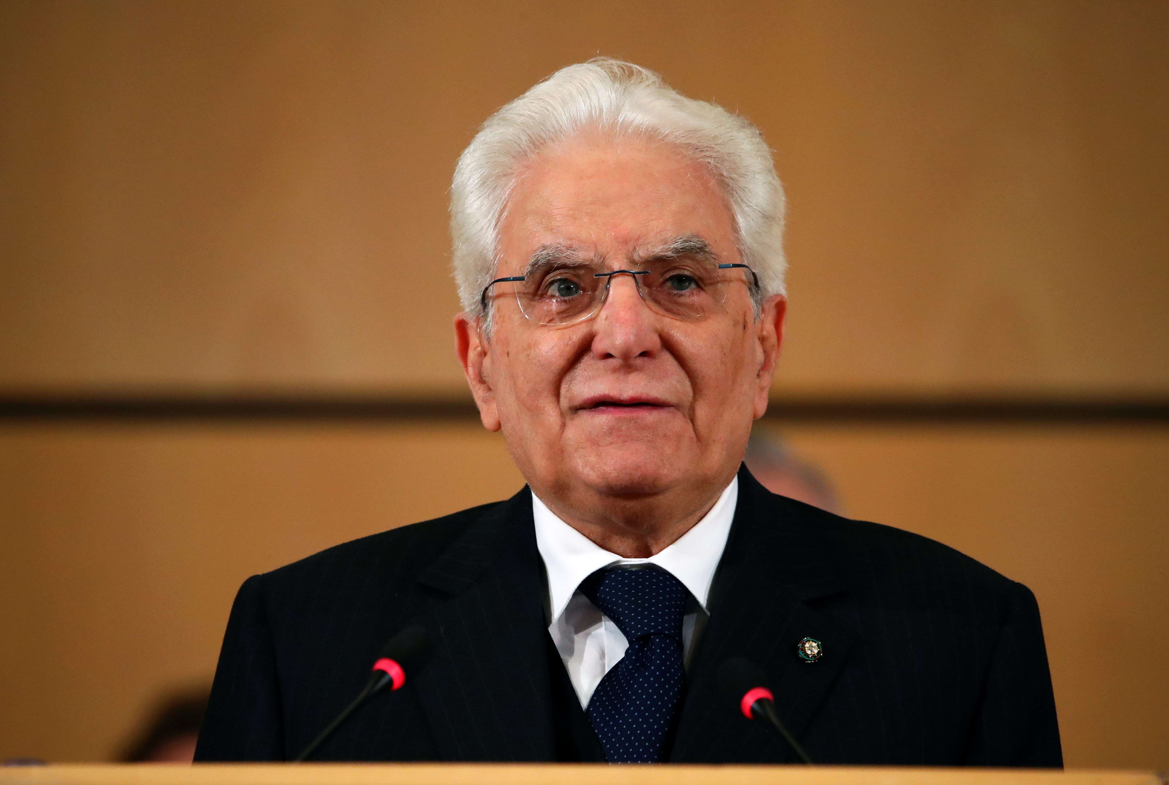 El presidente de Italia inicia ronda de conversaciones para buscar una salida a la crisis