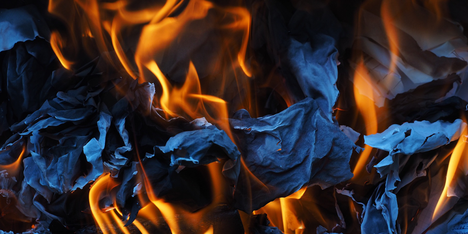 ¡JAJAJA! Mujer intentó destruir las cartas de amor de su exnovio, pero se le quemó la casa