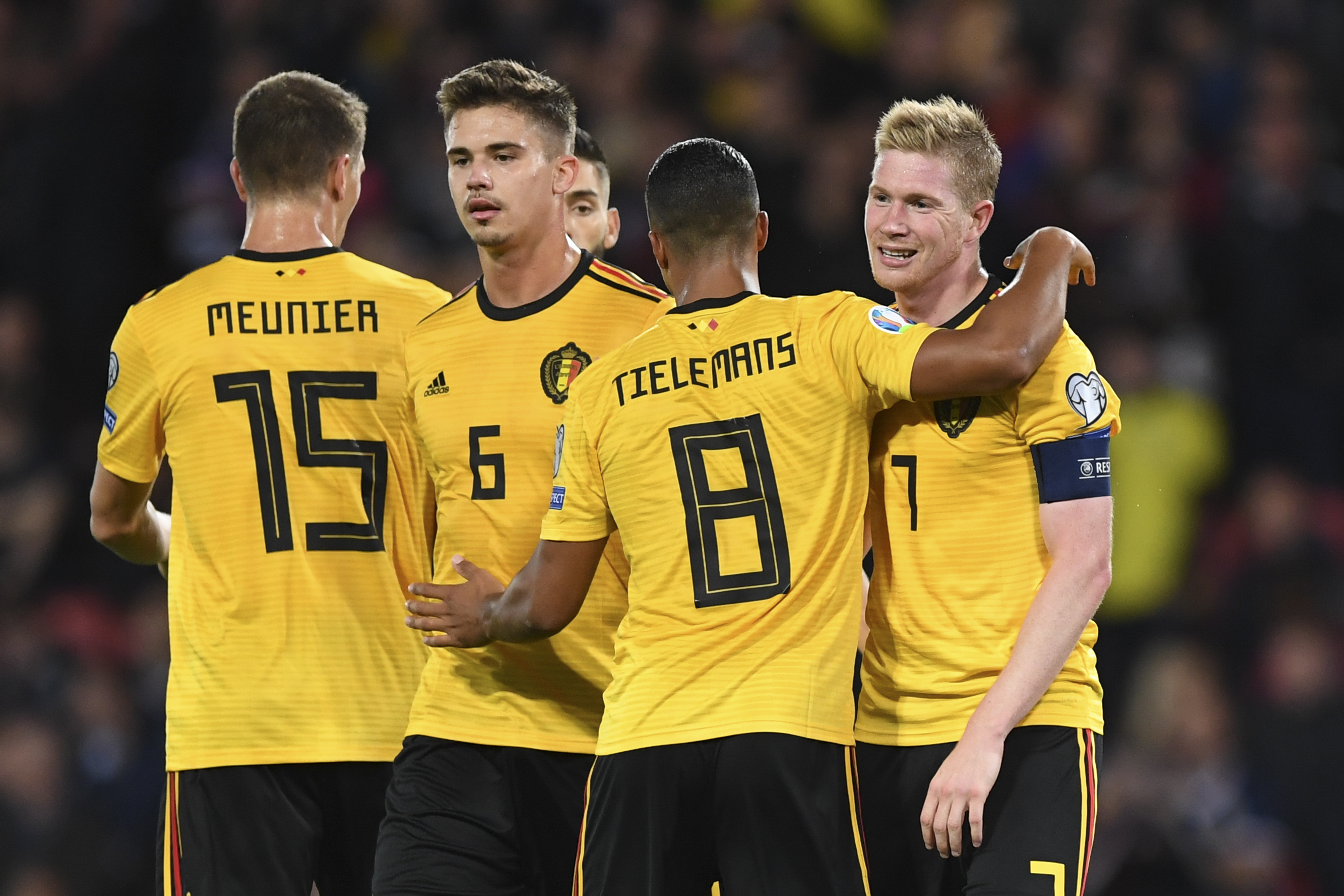 Bélgica se acerca a la Eurocopa; Holanda y Alemania dan paso adelante