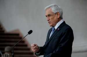 Francia elogia promesa de Piñera de sancionar abusos policiales