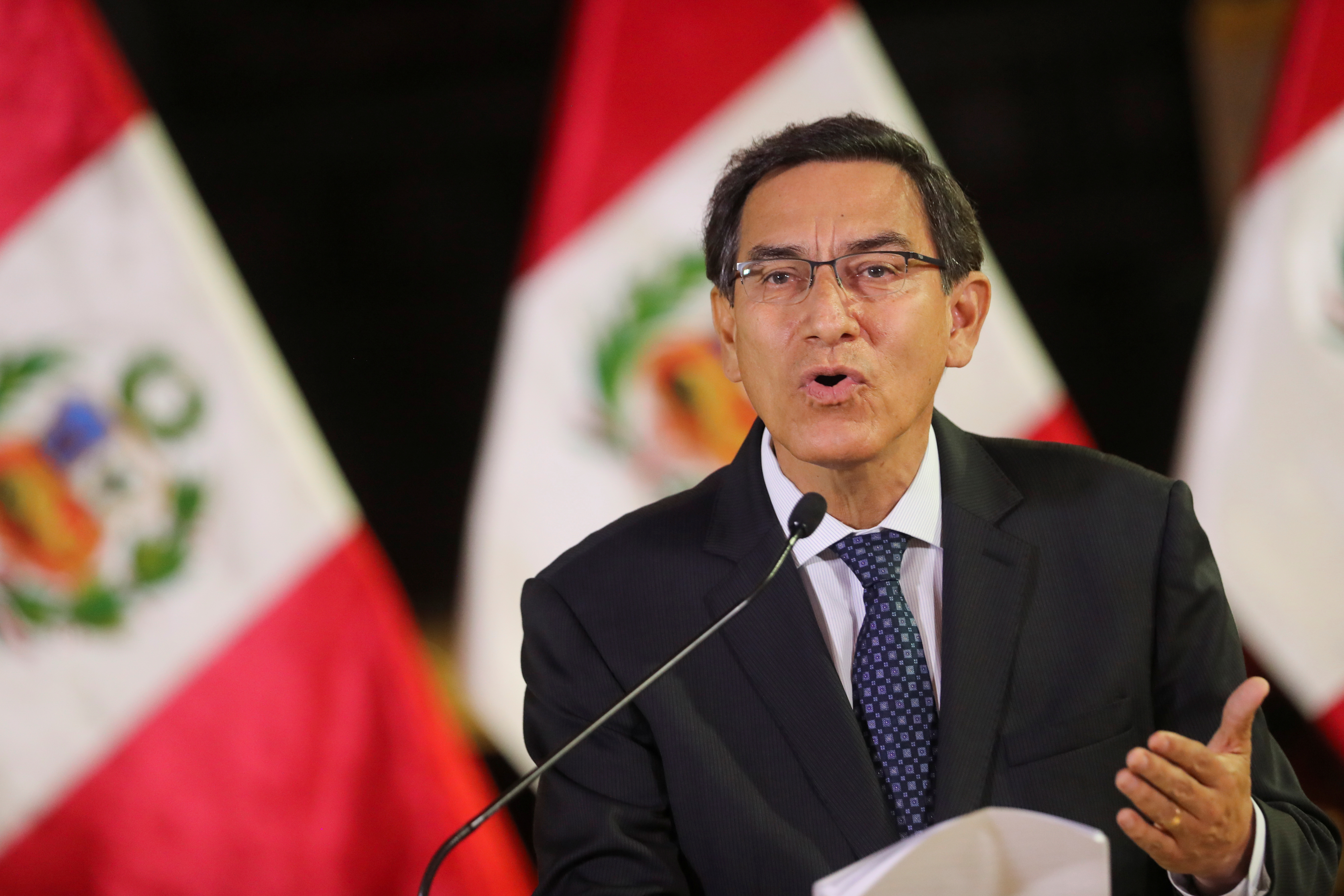 Perú espera que transición en Bolivia se desarrolle en el marco de la ley