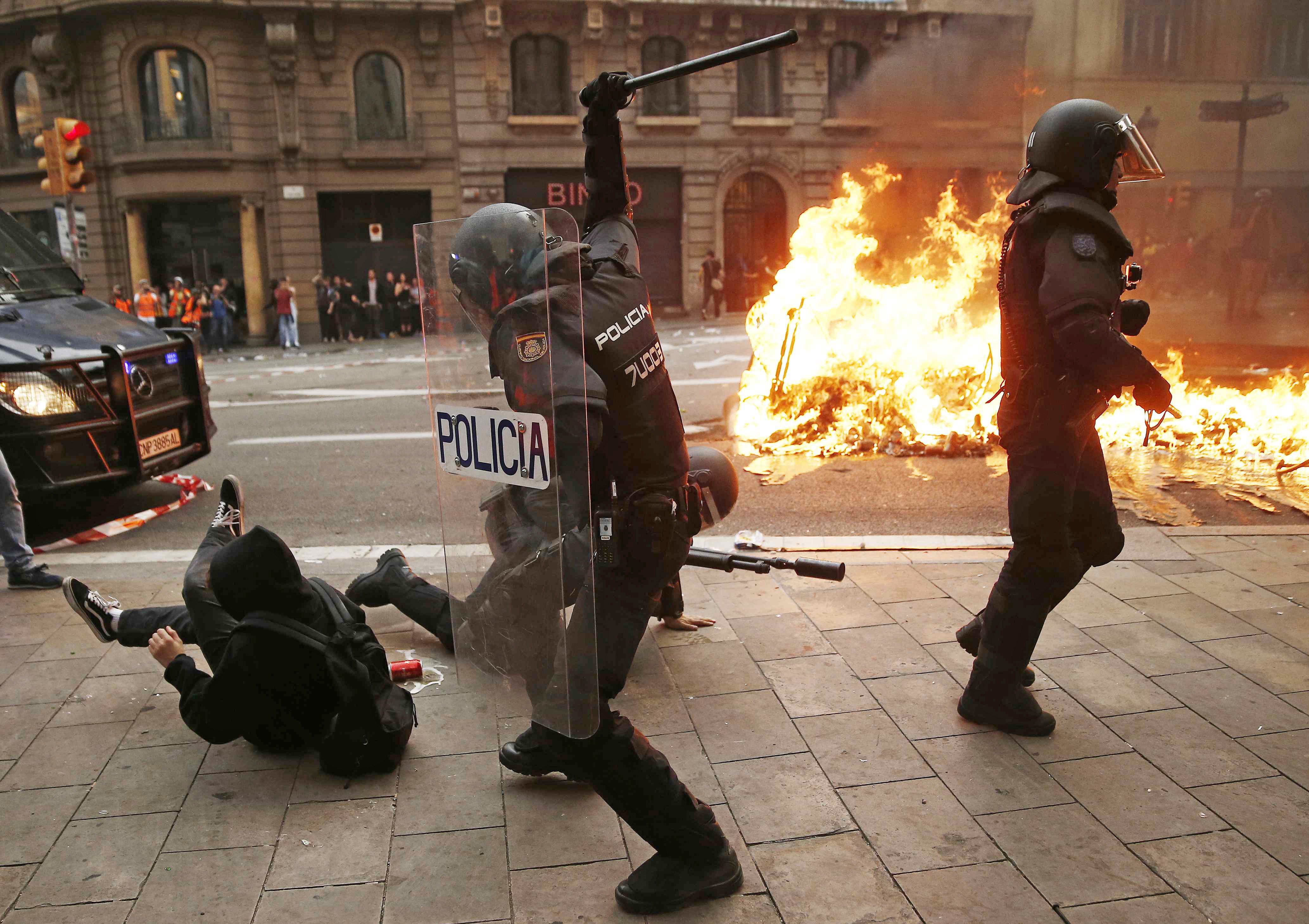 ¿Se copiaron de Venezuela? La fuerte represión a manifestantes en Cataluña (FOTOS + Videos)