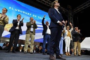 Comienza recuento de votos que oficializará al presidente electo en Uruguay