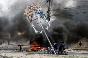 Ejército boliviano despliega blindados para desbloquear importante planta de gas