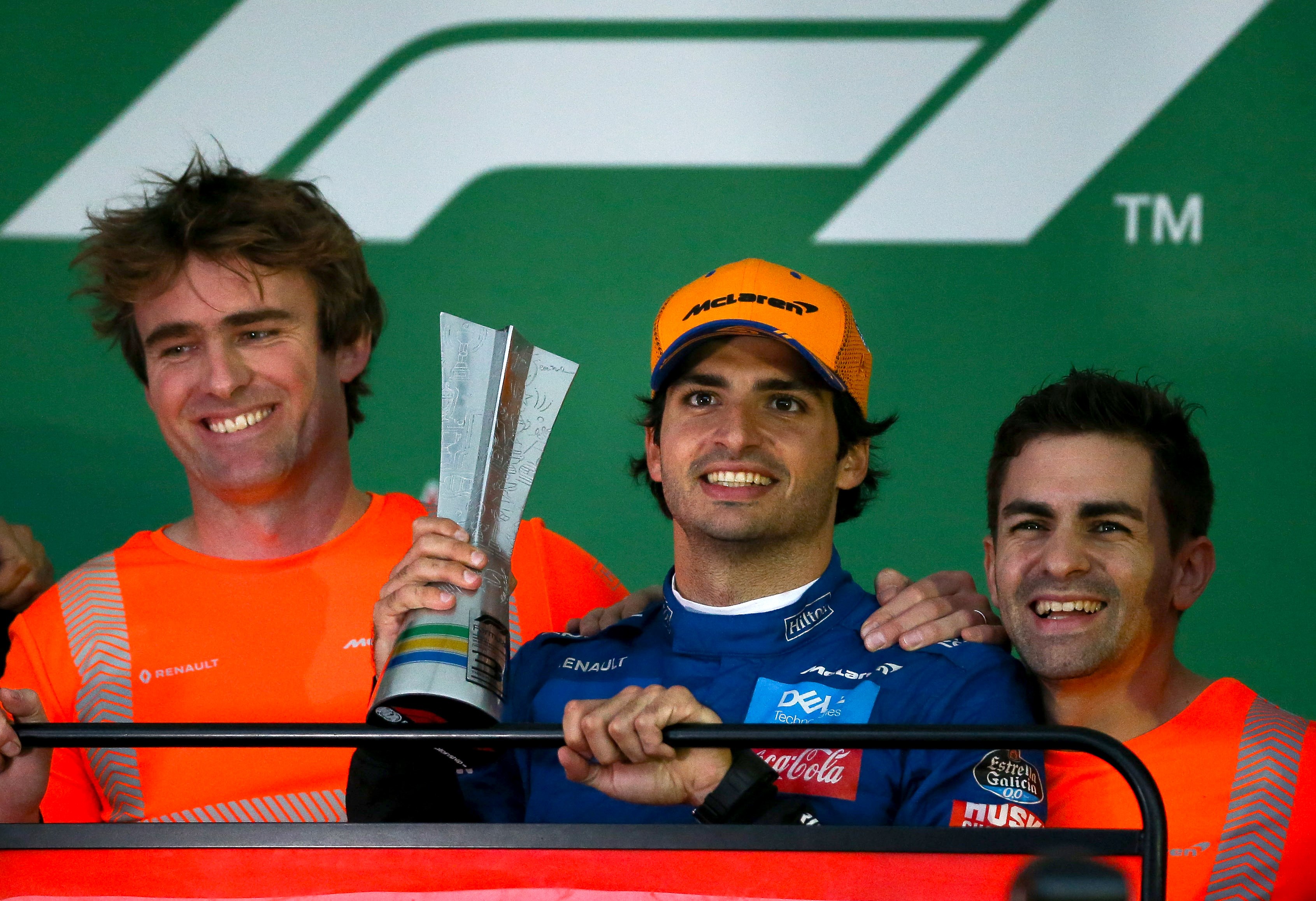 Carlos Sainz consiguió su primer podio de Fórmula Uno tras sanción a Hamilton