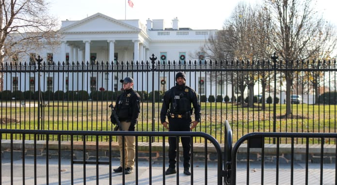 Alerta en EEUU: Cierran la Casa Blanca y evacúan el Capitolio tras sobrevuelo de misterioso avión