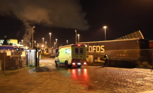Hallan a 25 migrantes en un contenedor refrigerado en ferry hacia el Reino Unido
