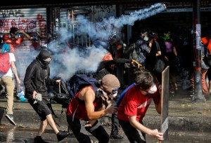 Crisis de expectativas cataliza protestas en América Latina, aseguran expertos