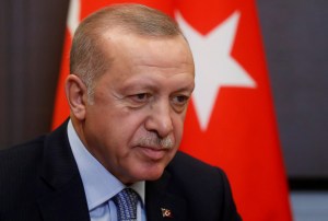 Erdogan pide a jefe militar Haftar que cese su actitud hostil en Libia