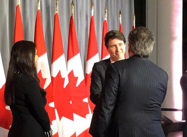 El Primer Ministro de Canadá, Justin Trudeau, recibió al Embajador de Venezuela en ese país, Orlando Viera-Blanco, imagen cortesía. 