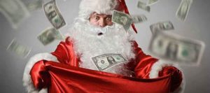 Papá Noel roba banco y arroja dinero a transeúntes en Navidad