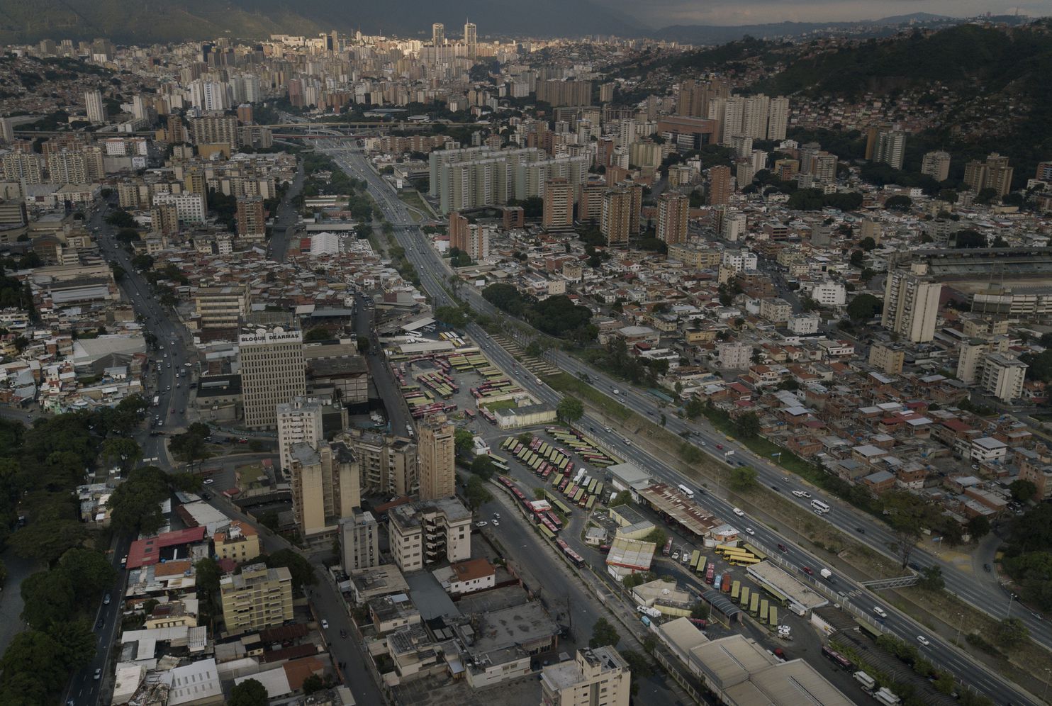 Usuarios de Twitter reportan temblor en Caracas #26Ene