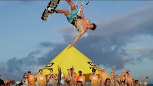 “Alegría y sal”: Se aventuraron a practicar kitesurfing en Los Roques y el resultado fue BRUTAL (Video)