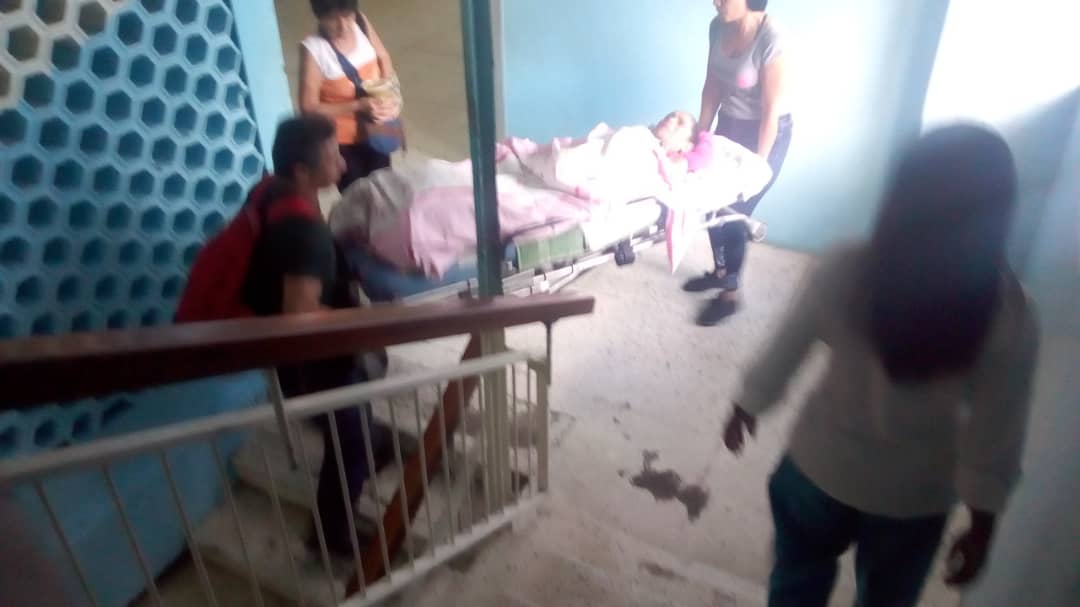 Pacientes y cadáveres del Pérez Carreño están aislados: Los 16 ascensores están dañados (Fotos+Video)