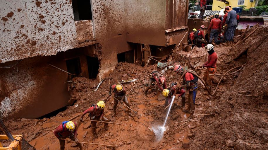 Violentas lluvias suman ya 44 muertos y miles de desalojados en Brasil