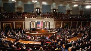 Cámara baja de EEUU aprobó resolución para frenar acción militar de Trump contra Irán